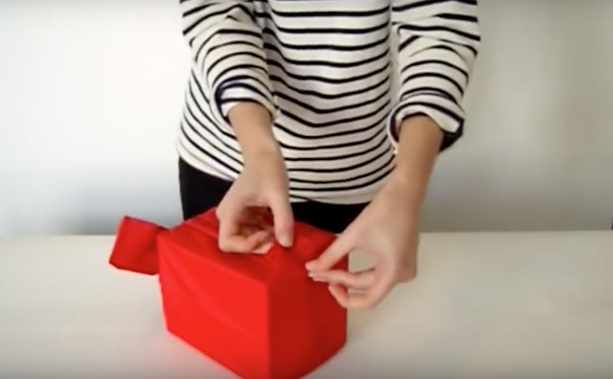 How to wrap a gift using a reusable Baggu bag | Cool Mom Picks
