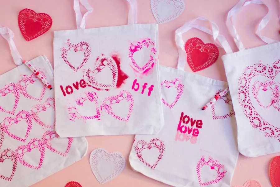 Sweet, easy Valentine’s Day crafts young kids can make their BFFs.