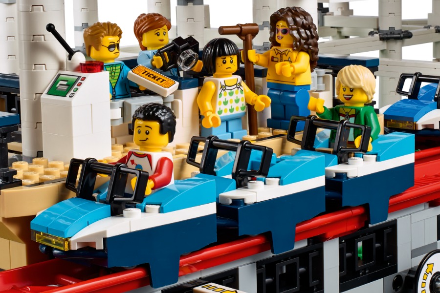 A look at the new LEGO Creator Expert Roller Coaster set. Just…wow.