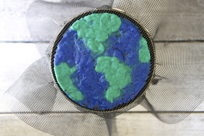 Earth Day crafts for kids: Plantable Paper Earth by Modern Parents Messy Kids