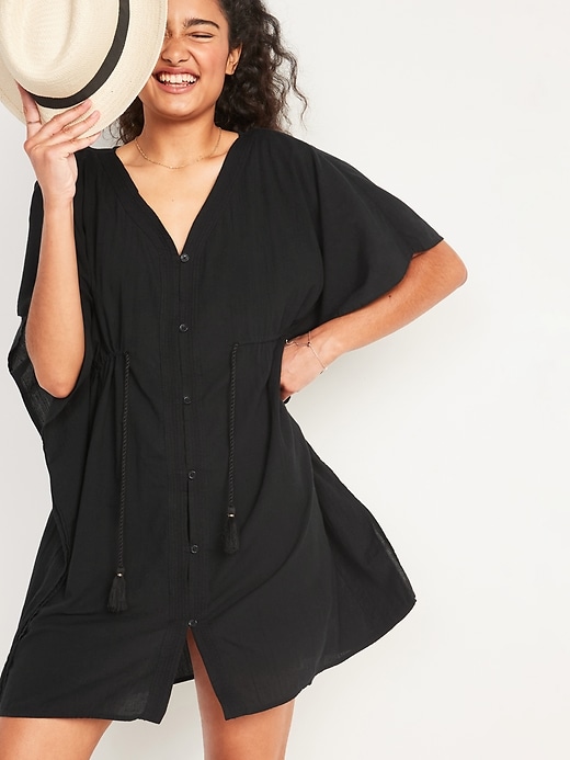 Stylish beach coverups for women: A lightweight black caftan at Old Navy