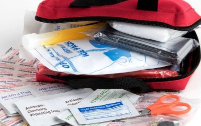 How to put together a first aid kit for travel: Everything you need. Just in case.