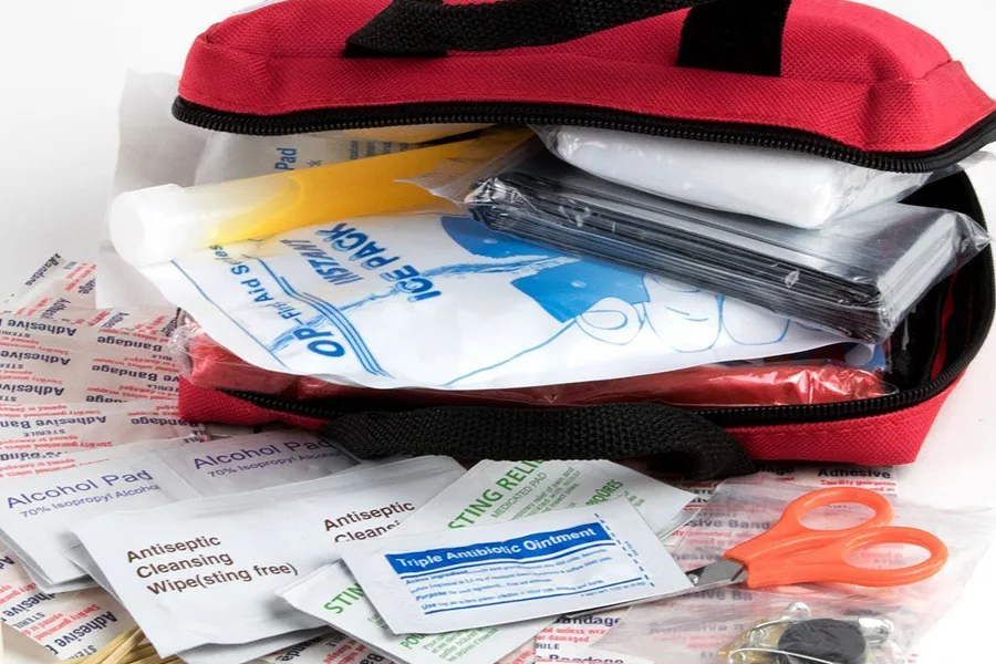 How to put together a first aid kit for travel: Everything you need. Just in case.