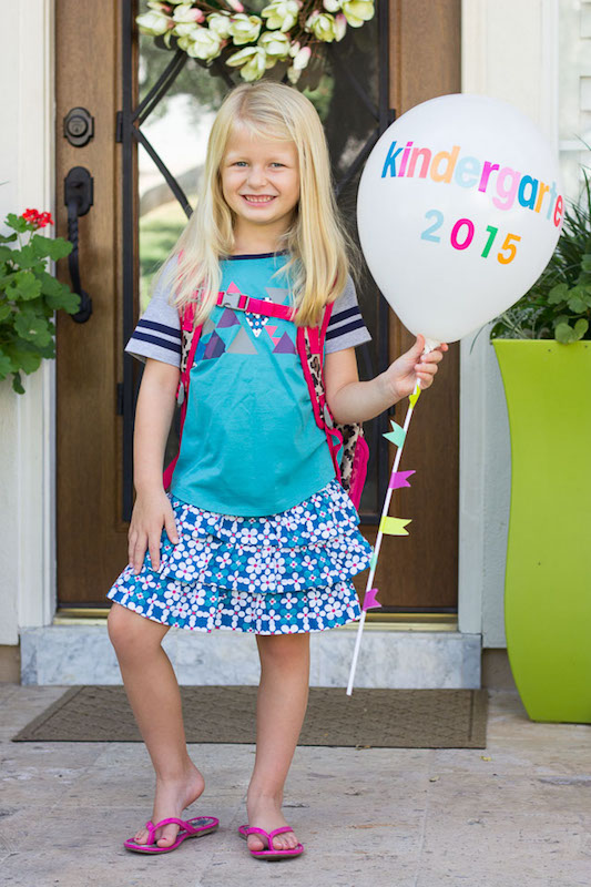 Creative first day of school photo ideas: Tips for decorating a colorful balloon via Design Improvised