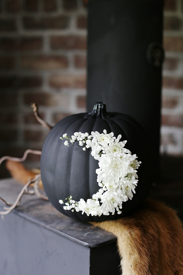 No-carve floral pumpkin decorating DIY via the Merry Thought
