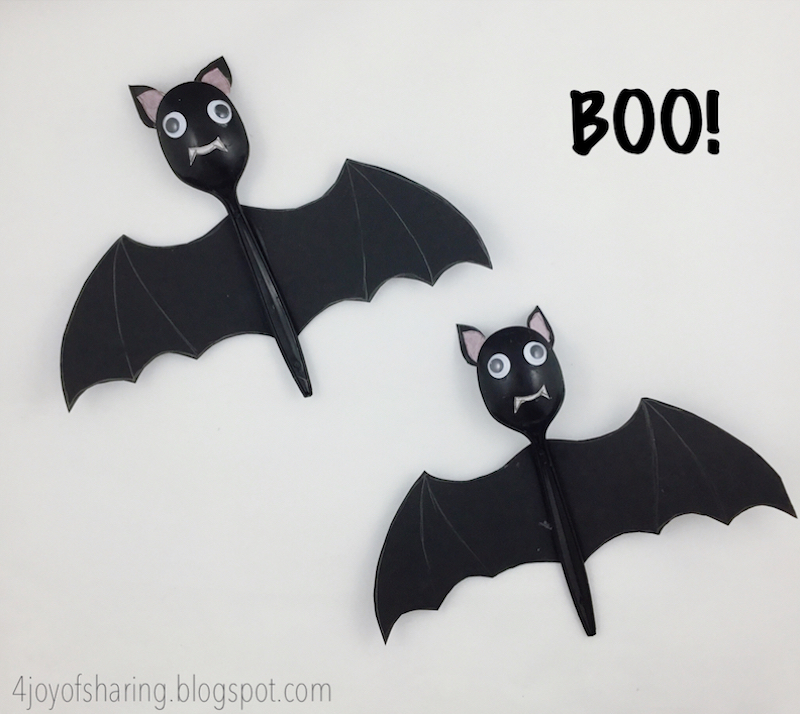 Easy Halloween crafts for preschoolers: Bats at The Joy of Sharing
