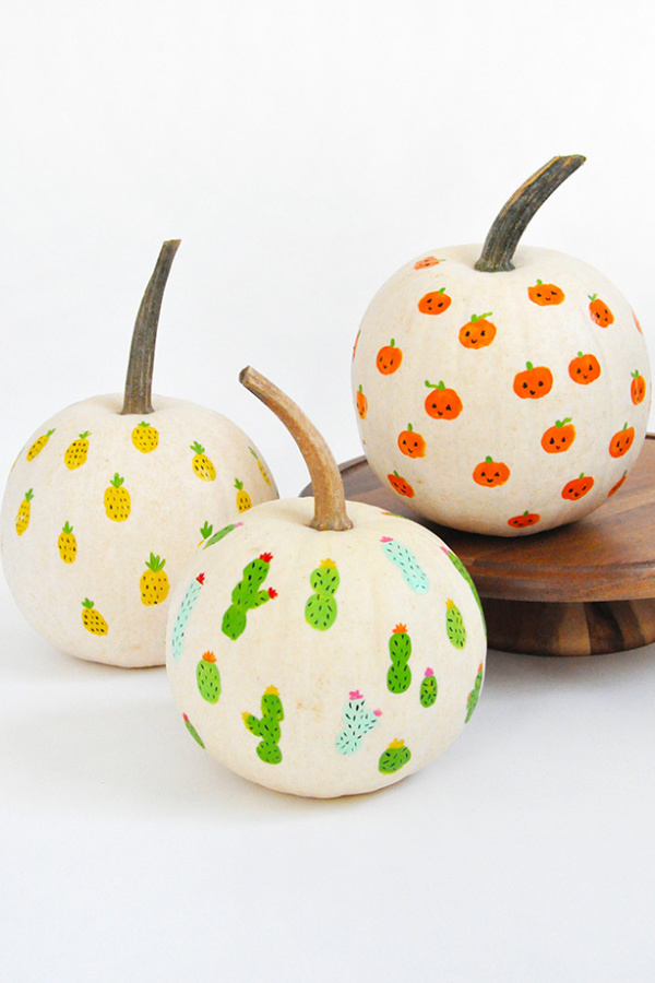 No-carve pumpkins for Halloween: Thumbprint no-carve pumpkin | DIY Charlotte