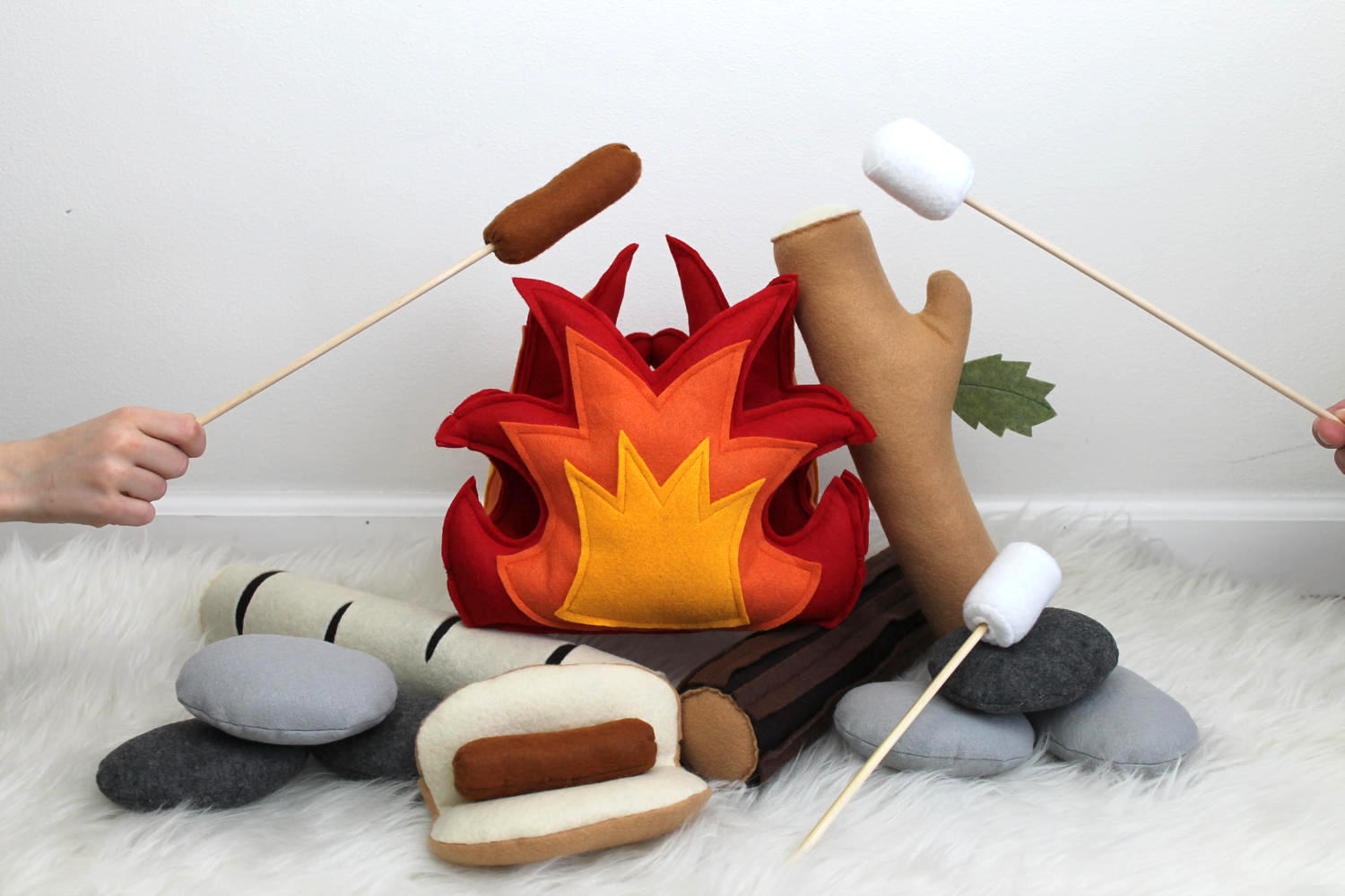 Handmade toys for kids: Felt handmade campfire playset by The Homespun Market