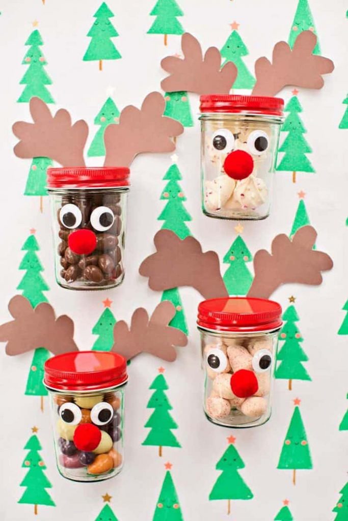 DIY Christmas gifts: Reindeer Jar treats at Hello Wonderful