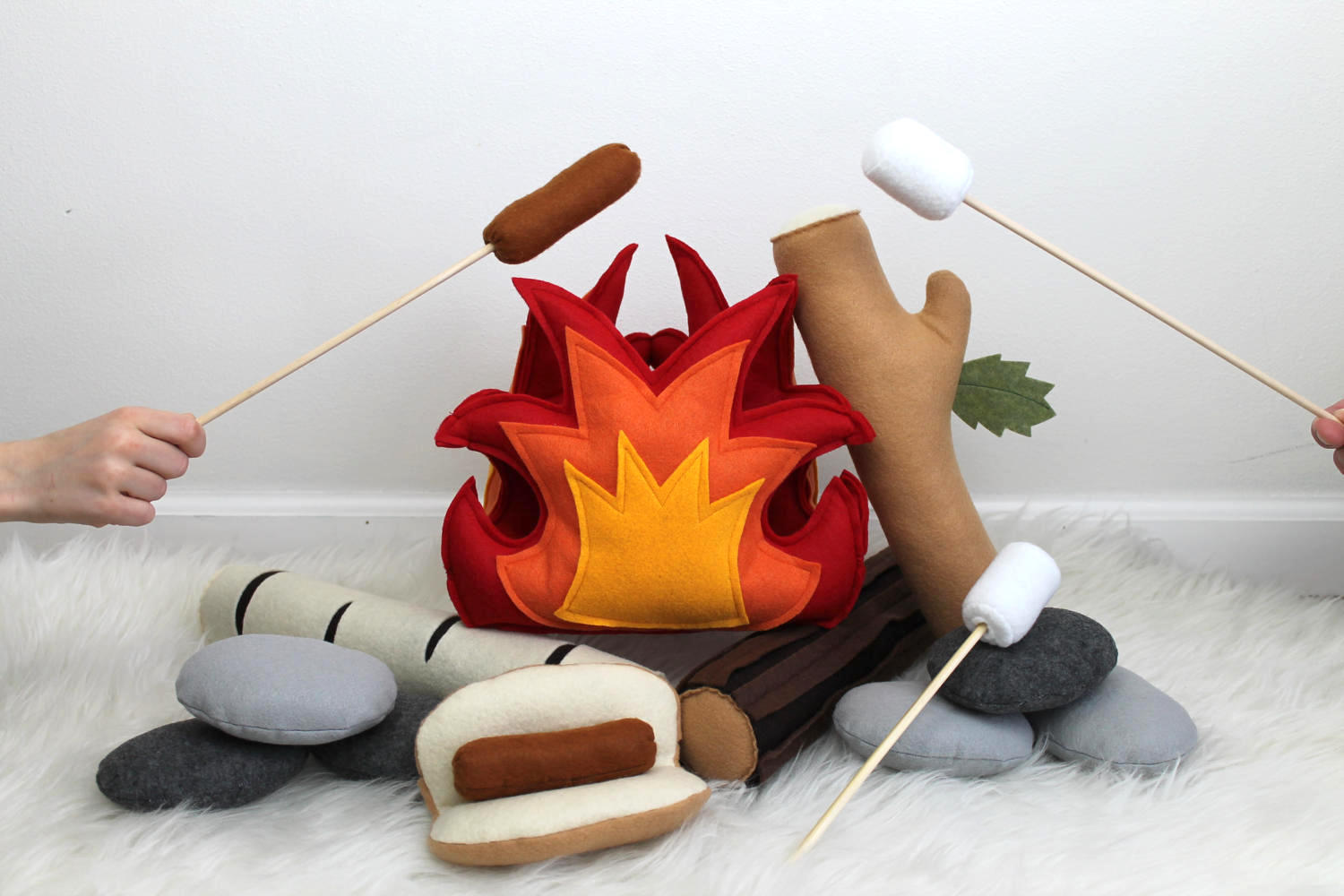 Cool handmade toys for kids: Handmade felt campfire playset