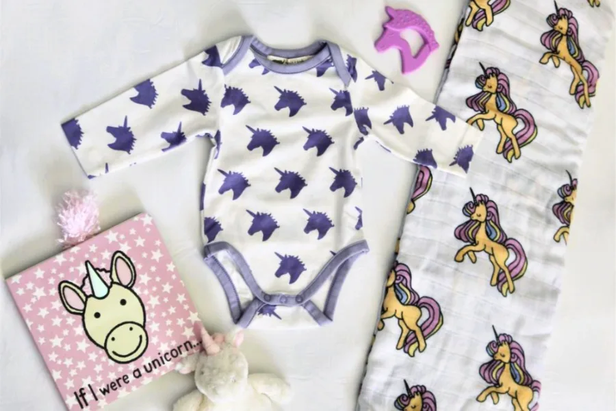 Baby gift idea: Baby Boxy puts together adorably themed new baby gift boxes. Love the unicorns! | coolmompicks.com