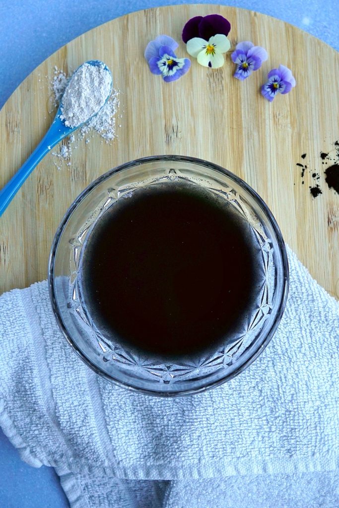 DIY Charcoal Jelly Face Mask recipe from the Makeup Dummy for oily skin and blackheads