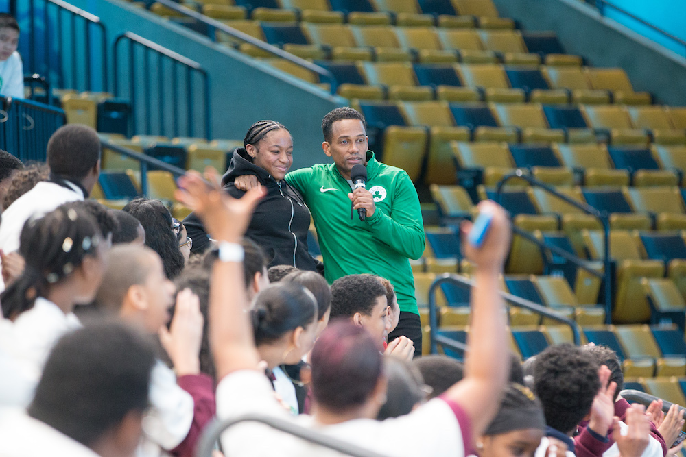 Hill Harper teaching an arena full of middle schoolers about...economics. And making it fun! | MassMutual FutureSmart initiative (sponsor)