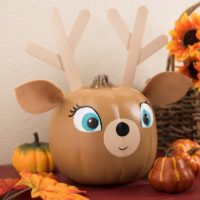 8 cute pumpkin decorating ideas for littler kids. No scary stuff.