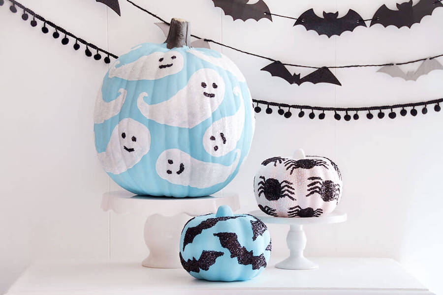 Cute pumpkin decorating ideas: Glitter Ghosts at I Heart Naptime