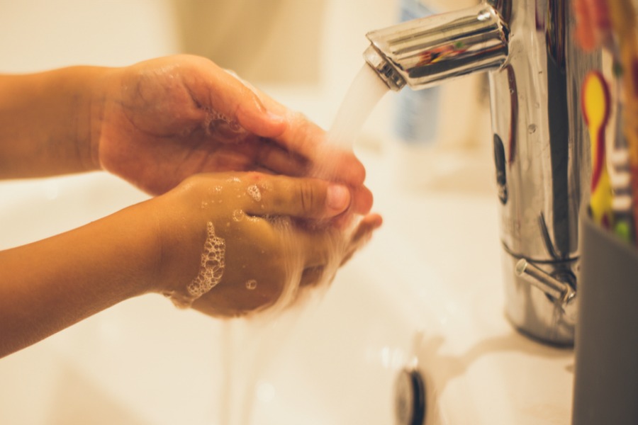 How to teach your kids how to wash their hands. Yes, there