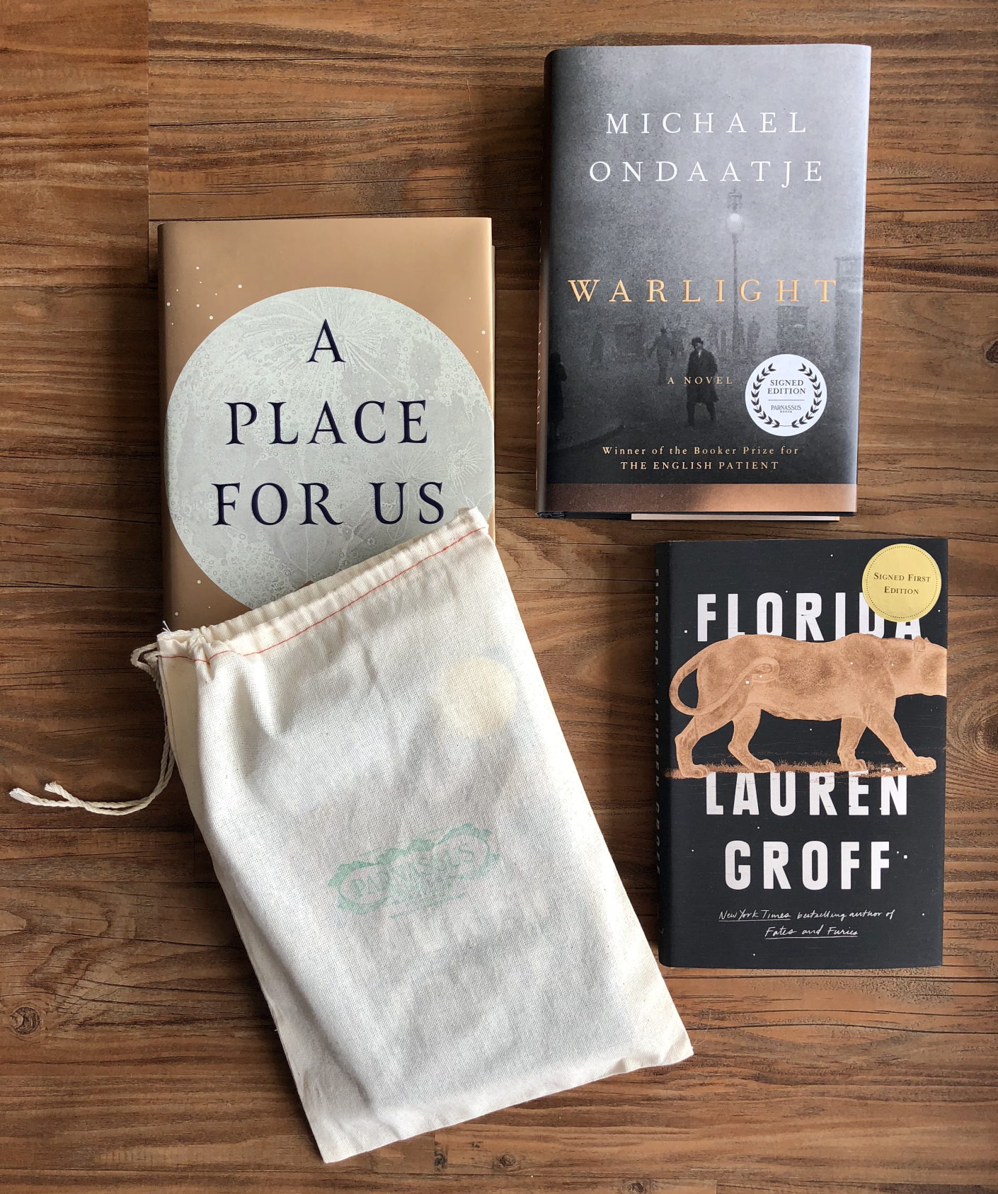 Awesome Father's Day gifts that support indie bookstores | Let the staff at your favorite book shop customize a book bundle for dad, like this one from Parnassus Books in Nashville. 