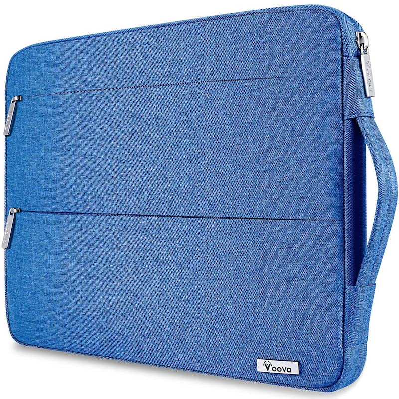 Laptop sleeve features to look for: Snug fit so it doesn't jostle around.