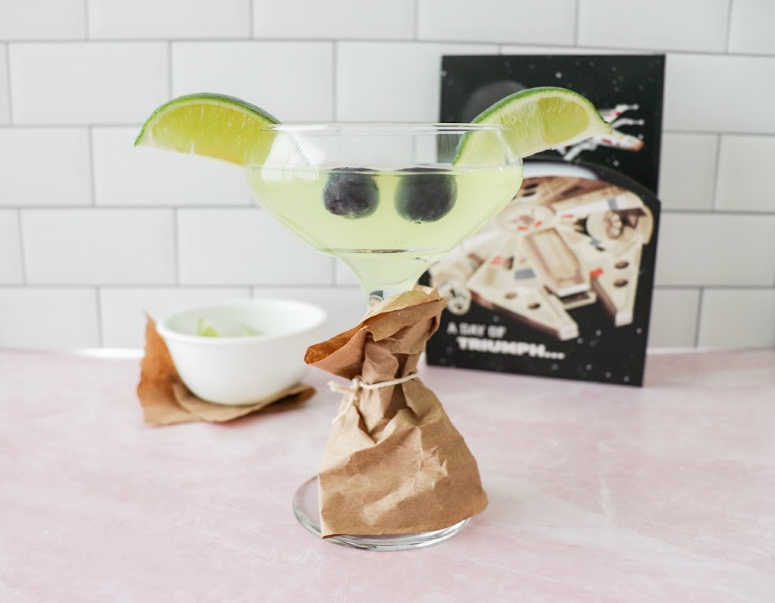 How to throw a Mandalorian watch party with your family that still feels like a party: Baby Yoda margarita | Simply Darrling