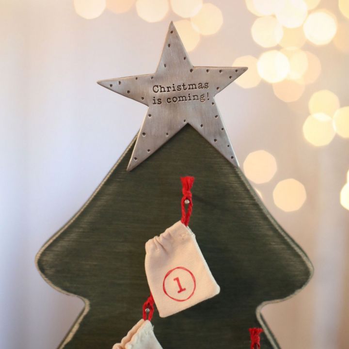 This truly special keepsake Advent calendar helps you countdown in a
