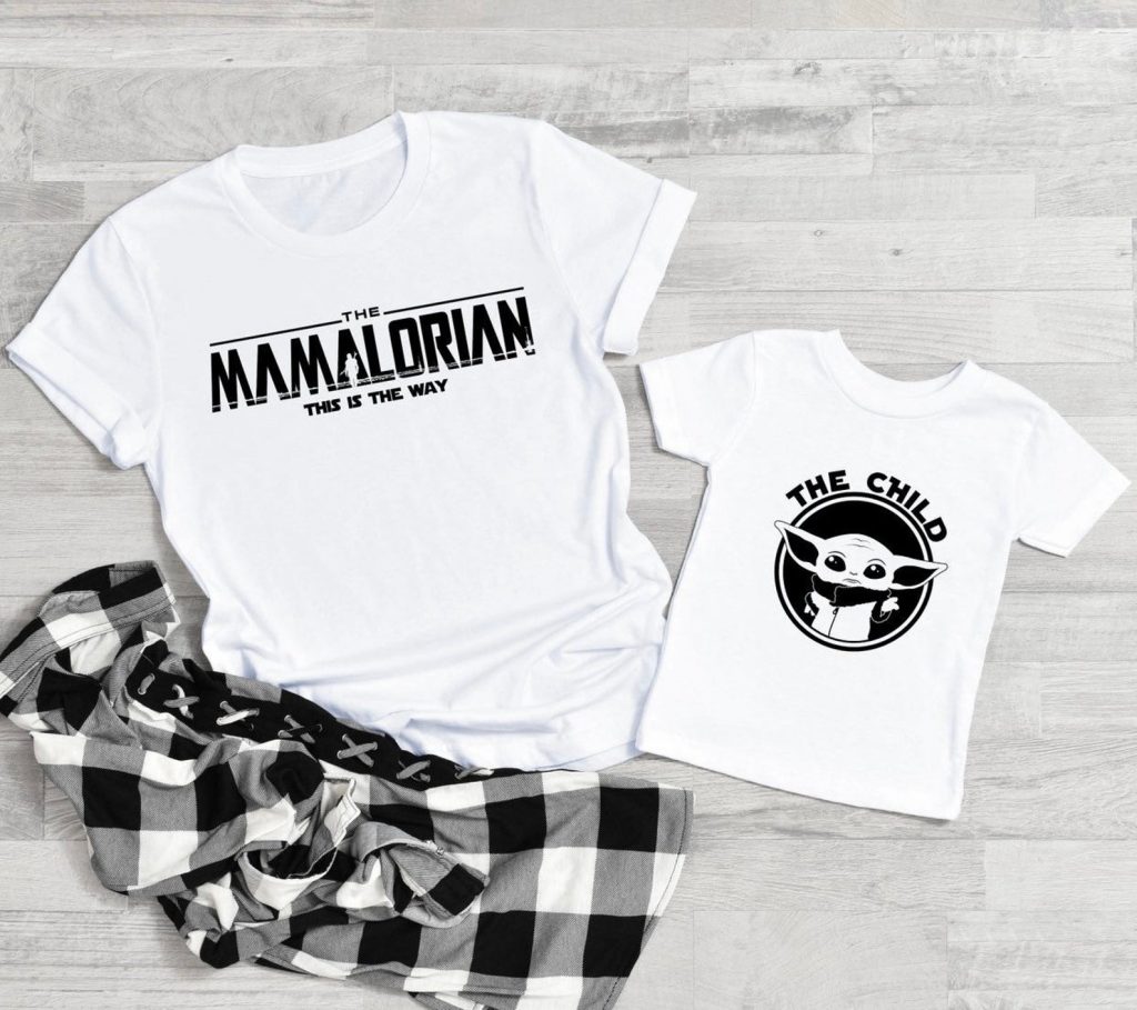 Funny baby gifts: Mamalorian and baby yoda matching t-shirt set