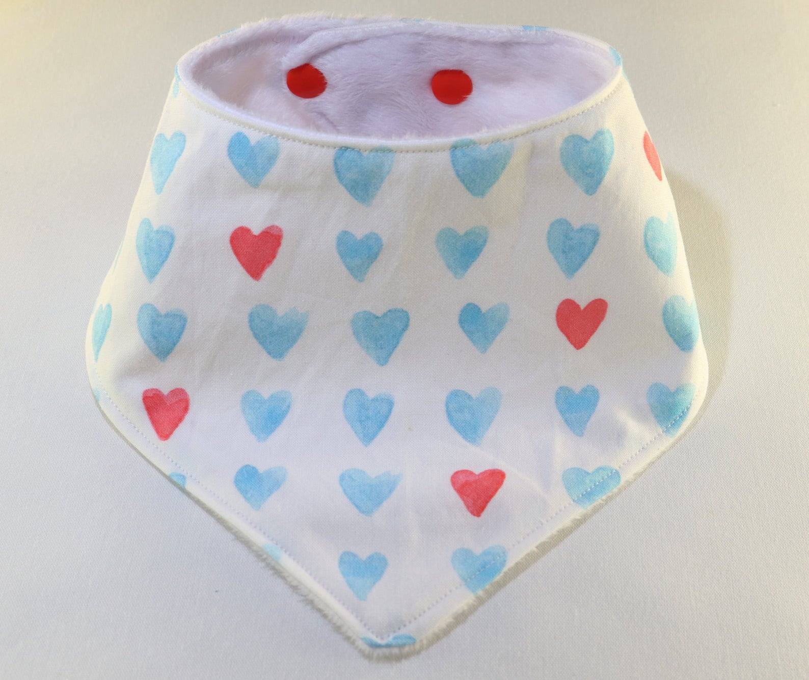 Valentine's Day gifts for babies: Heart bib | The Blooming Indigo Etsy shop