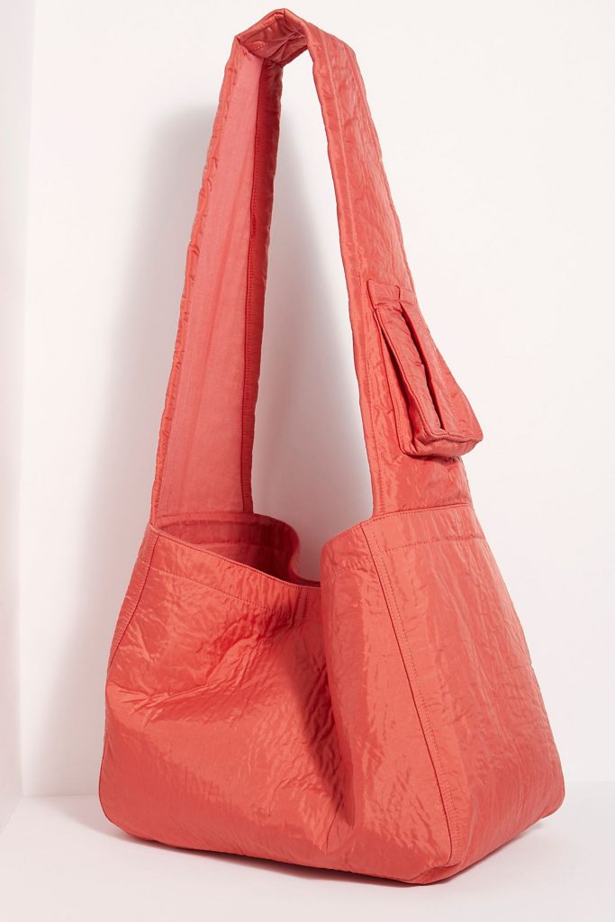 Oversized handbags for spring and summer: This puffer sling bag from Free People is magnificent!