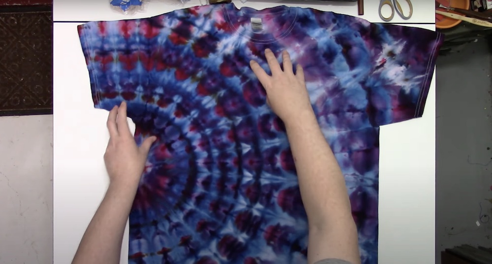 Cool tie-dye pattern tutorials: Repeating peacock pattern at Casual Collisions