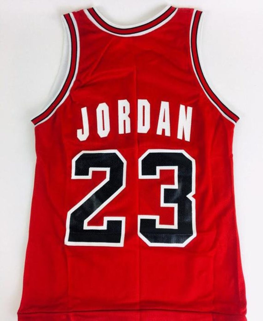 90s Halloween costume ideas for kids: Jordan Chicago Bulls jersey from the 90s NBA dream team! 