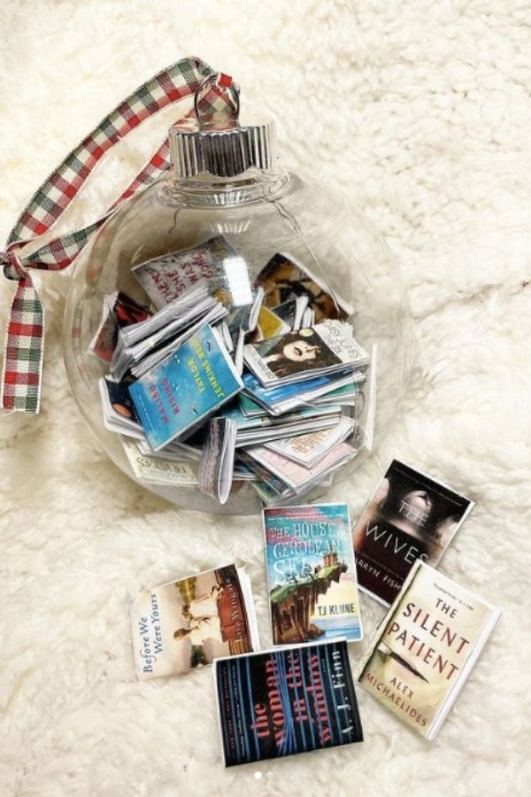 Lacy Loves Lit's clever book ornament makes a great DIY holiday gift for a reader
