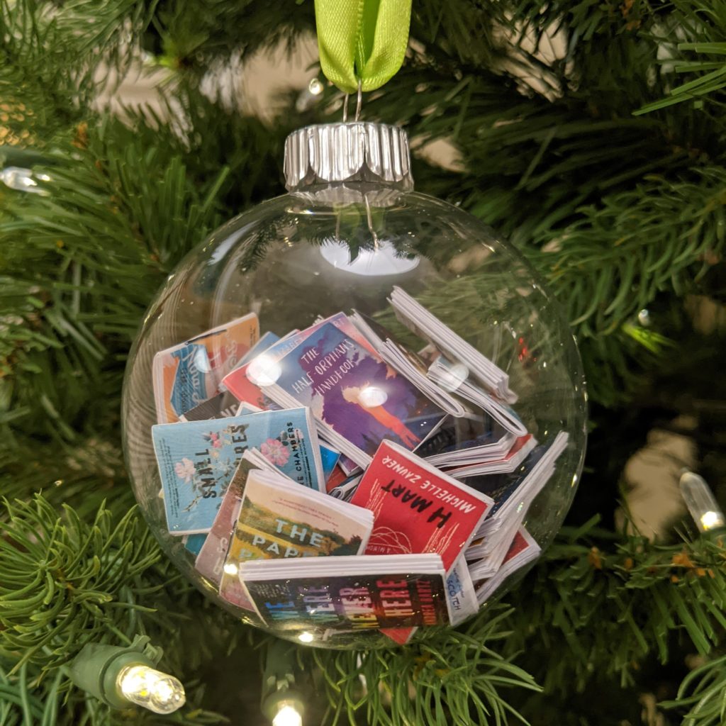Hadley Legget made this ornament filled with all the books she read this year. wow! | Last minute DIY gifts