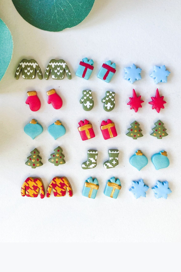 Holiday stud earrings from Naaz Design co on Etsy: Handmade gift under $15!