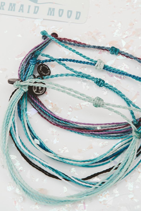 Pura Vida Bracelets make amazing gifts under $15!
