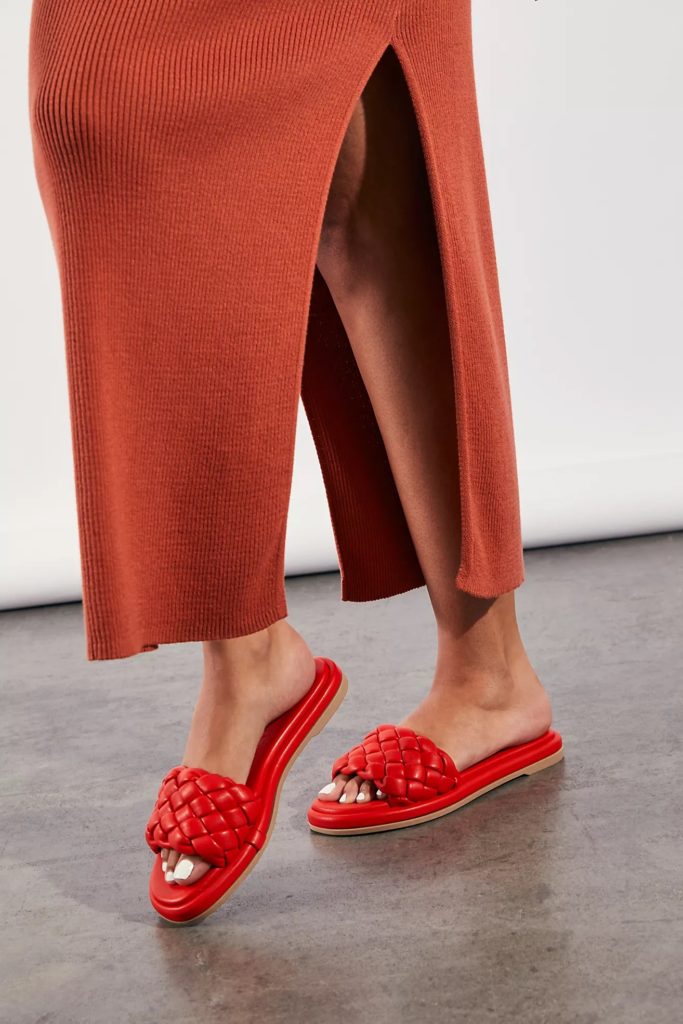 Puffy braided sandals on trend for spring/summer 2022: Gorgeous woven slides from Seychelles in red