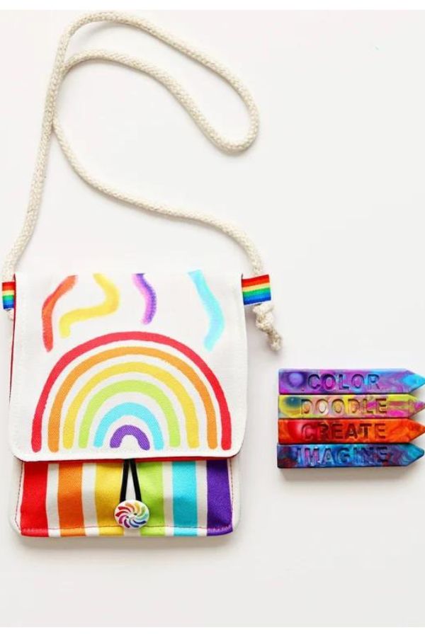 Rainbow crayon tote and art supplies from Art2theExtreme | The coolest 3 year old gifts