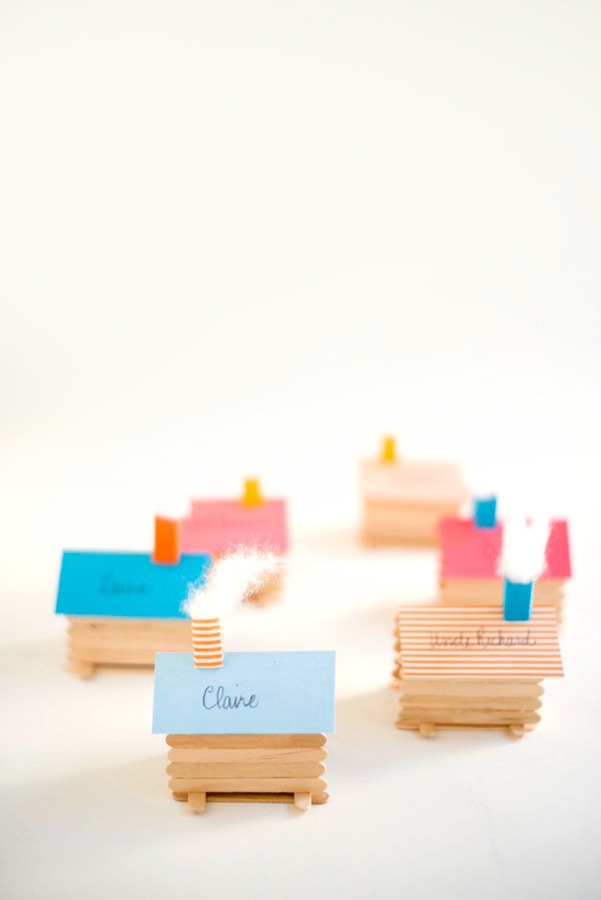 Thanksgiving crafts for kids: Adorable log cabin place card holders at Oh Happy Day