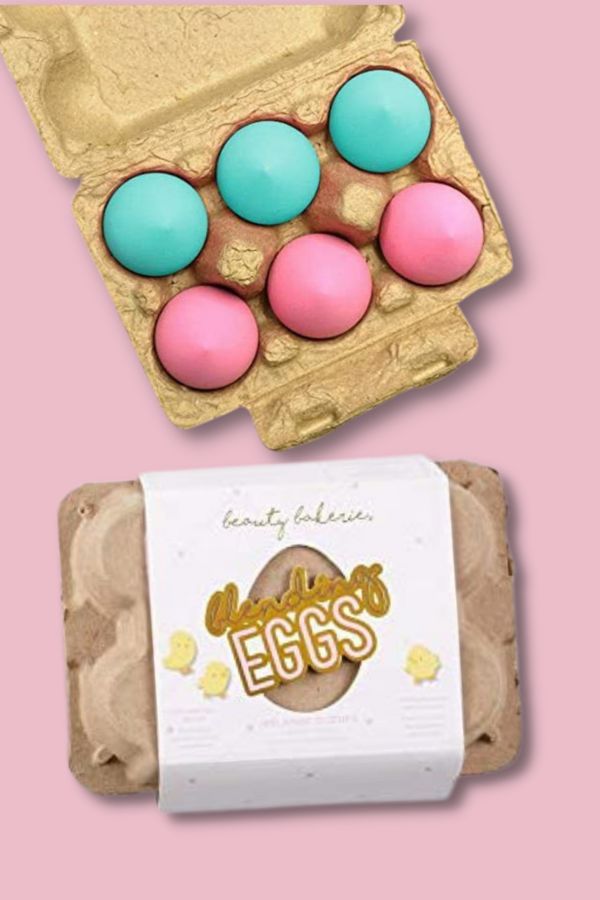 Easter egg shaped makeup sponges come packed in this cute container: Great teen gift!