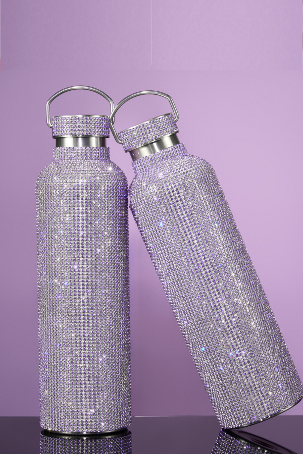 TOMO water bottles are a beautiful gift for mom that gives back: Keeping her hydrated while providing water to communities in need