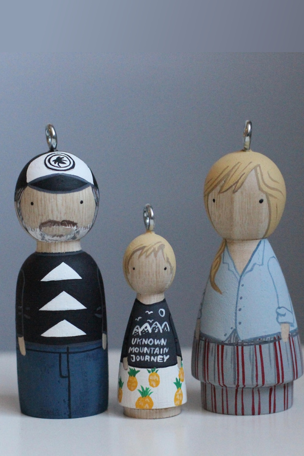 Custom hand-painted family portraits on peg dolls or peg doll ornaments | Goose Grease