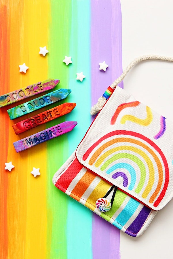 Rainbow crayon tote and art creativity inspiring handmade crayon set from Art2theExtreme | The coolest 3 year old gifts