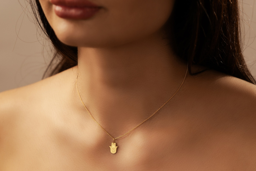 Symbolic keepsake jewelry for graduates: 7 thoughtful gifts with 7 meanings