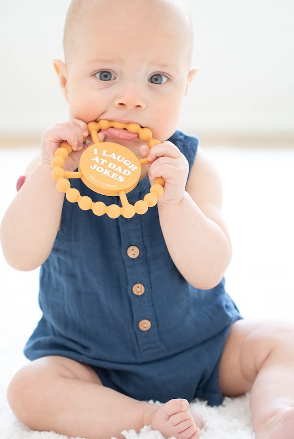 I laugh at dad jokes: Funny teether from Bella Tunno 