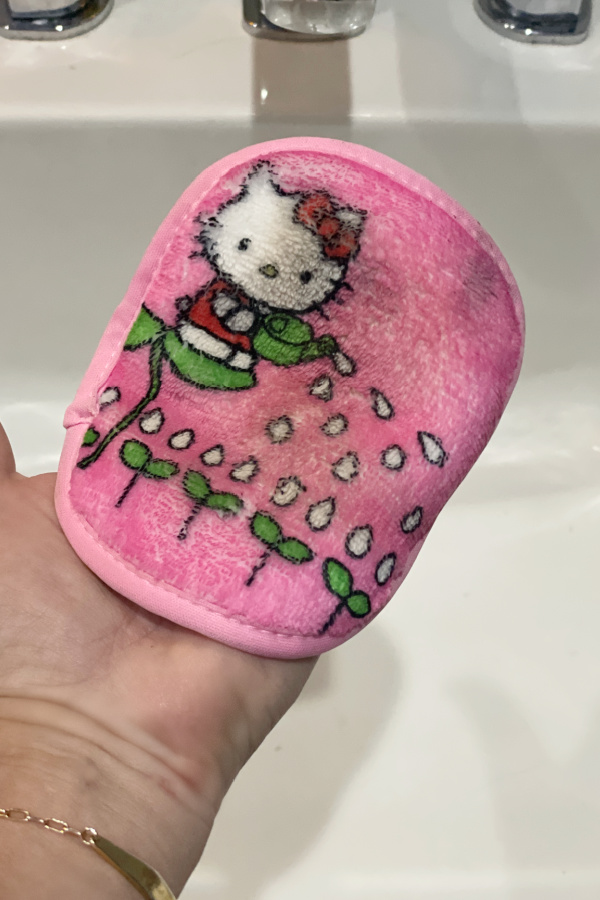 Original Makeup Eraser Review: How it works with just water and no soap | coolmompicks.com