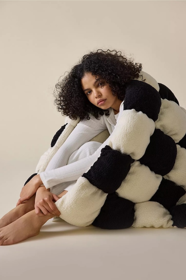 Marshmallow Cloud fleece Blanket at Urban Outfitters : best gifts for teens 