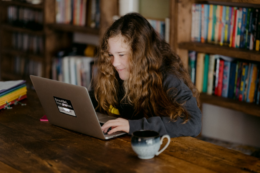 How to avoid tech neck: Tips for a healthier, more ergonomic laptop experience for your teens and tweens